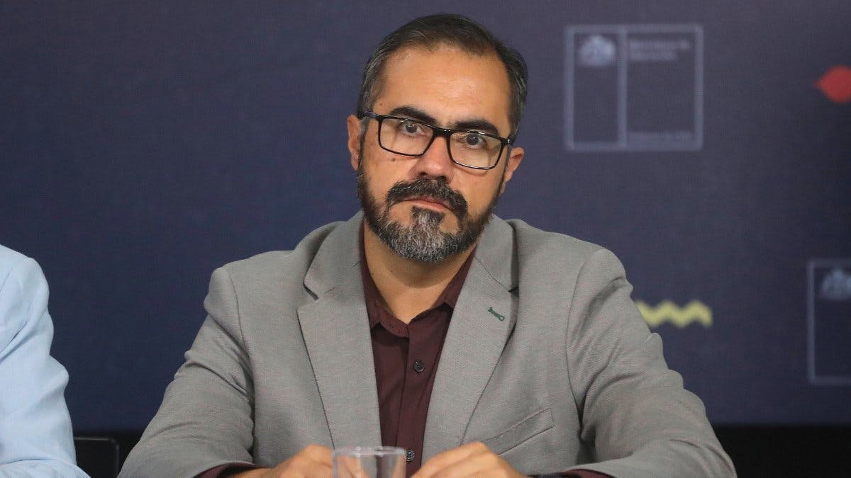 Víctor Orellana por deudas del CAE: "Es inevitable reemplazar el CAE se lo debemos a Chile"