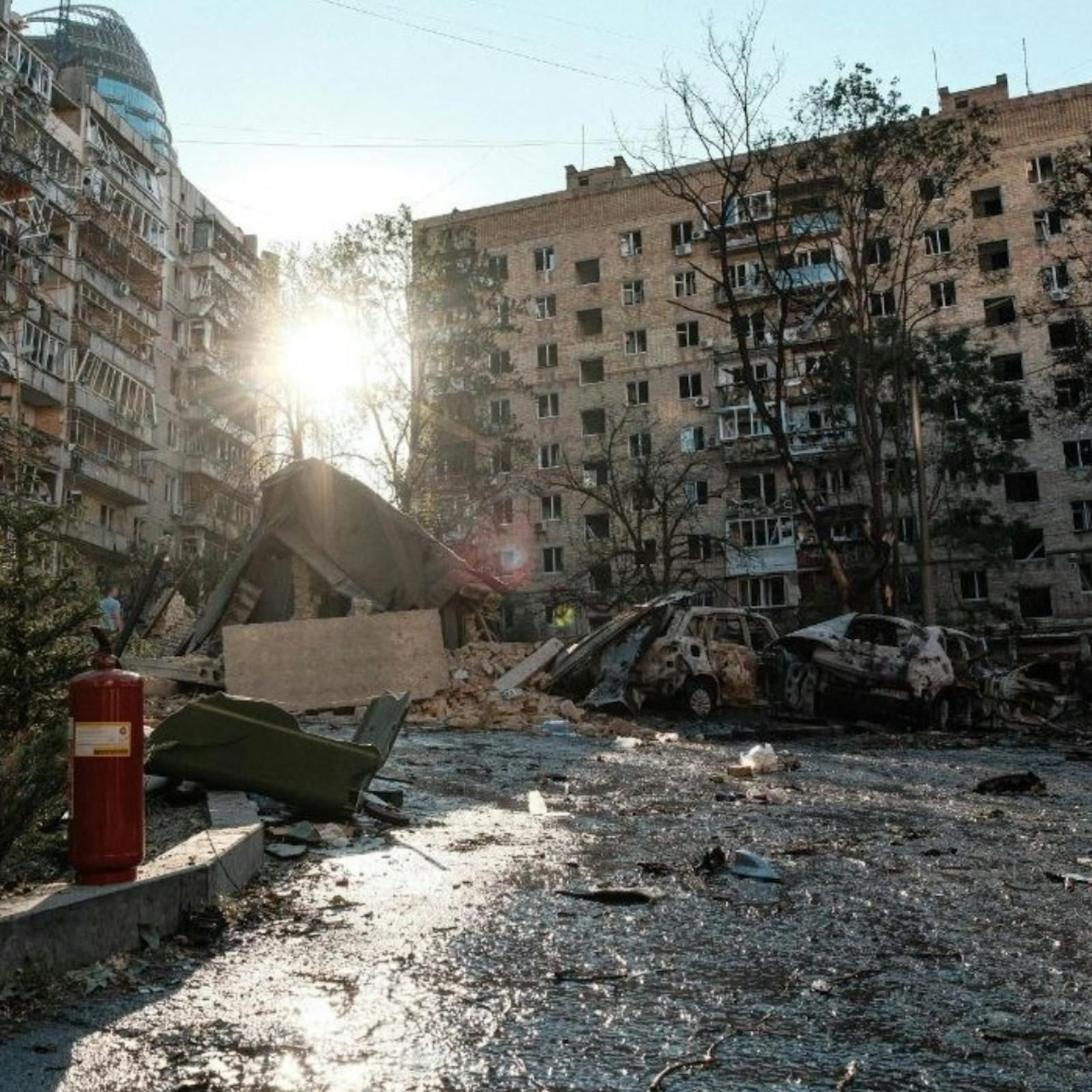 Rusia concreta una ofensiva de gran escala a Kiev en víspera de la cumbre de la OTAN: se han registrado al menos 14 muertos