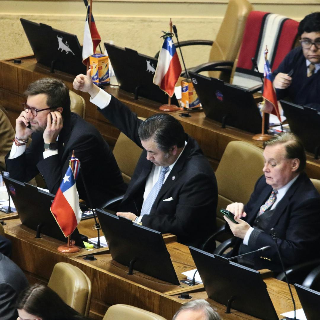 Críticas por falta de regulación y dilemas morales en política
