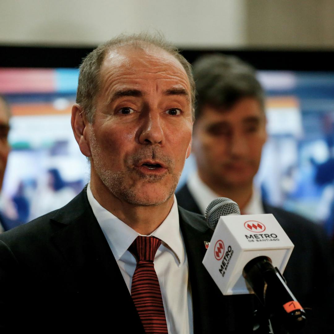 Biministro De Grange ante 'tren' de sistemas frontales: "En la medida de lo posible, la recomendación es evitar el viaje"