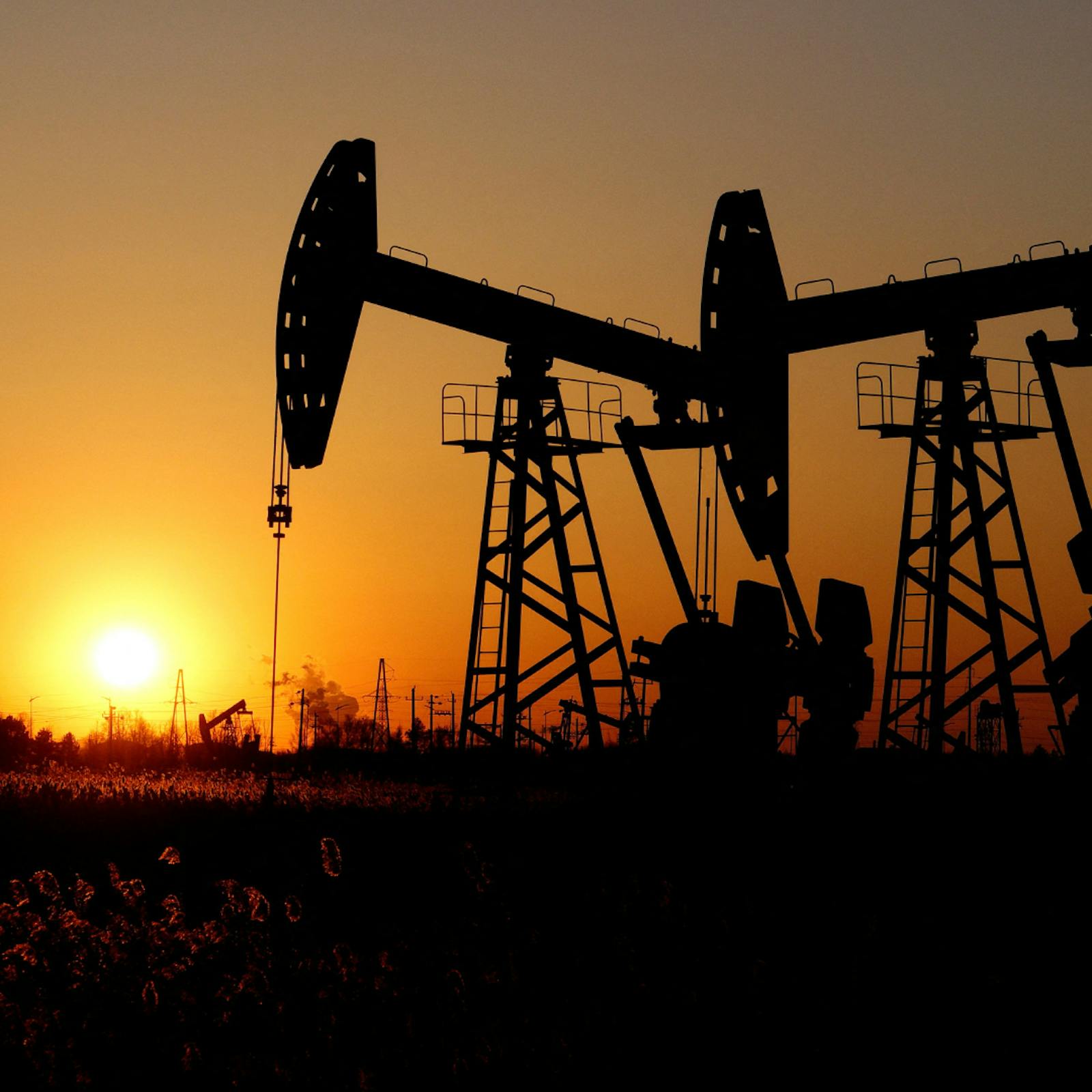 Baja el petróleo y suben las tecnológicas: Los mercados reaccionan al cese temporal de ofensivas entre Estados Unidos e Irán