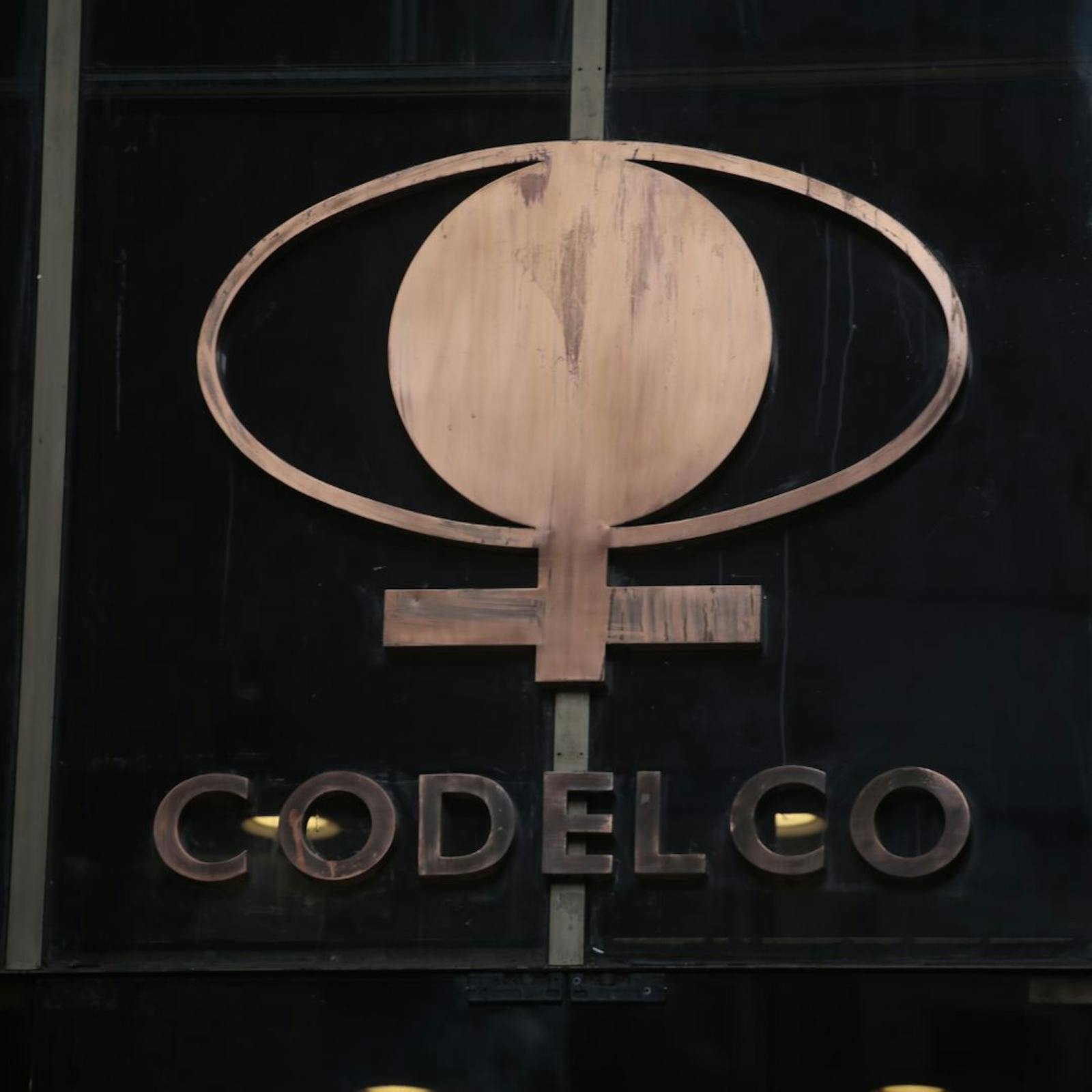 ¿Qué hacer con Codelco? Los desafíos e ideas para futuro de la cuprífera episode artwork