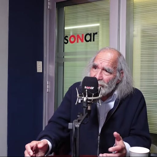 Conversamos con el escritor Roberto Merino sobre su libro "Ciudad del olvido".