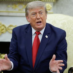 Trump presiona salida diplomática en conflicto con Irán: Estrecho de Ormuz permanece prácticamente cerrado