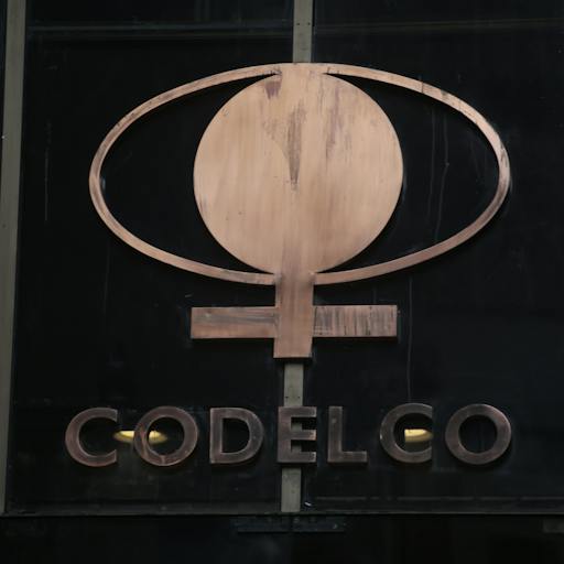 La autorización a Codelco de capitalizar el 100% de sus utilidades