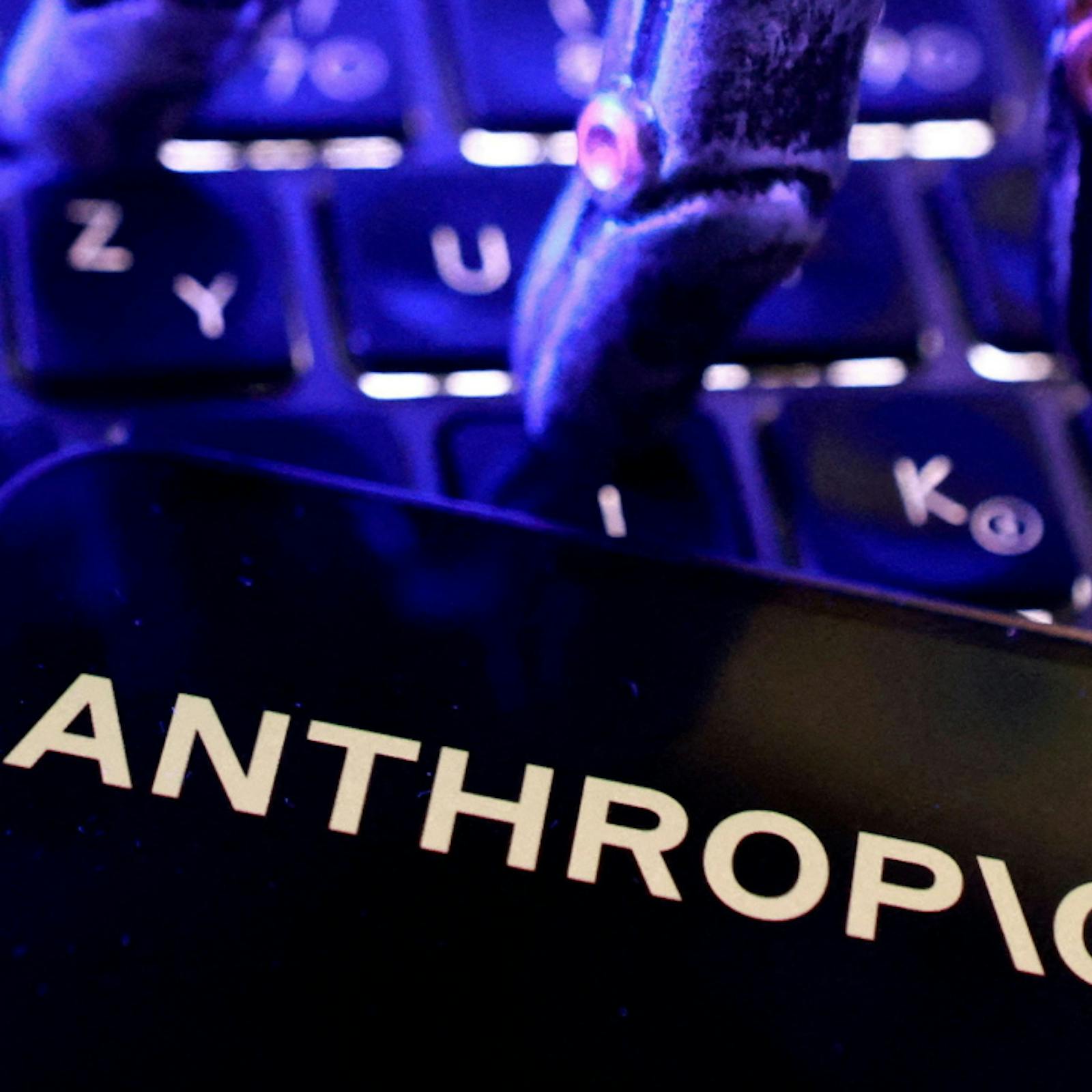 Anthropic obtiene una valoración de 2 billones de dólares en su próxima salida a la bolsa en octubre, superando a Space X episode artwork