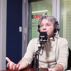 Hablamos con el investigador CEP Aldo Mascareño sobre su libro "La condición posdemocrática en Chile".
