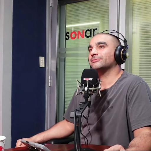 Hablamos con Simón Espinosa, fundador de En Volá, sobre los dispensarios de cannabis.