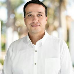 “Es antidemocrático”: Alcalde Ítalo Bravo critica estado de excepción de reforma de seguridad.