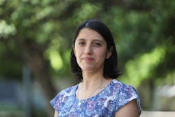 Conversamos con Beatriz Fernández, investigadora del CEVE UC, sobre desigualdad en la vejez. 