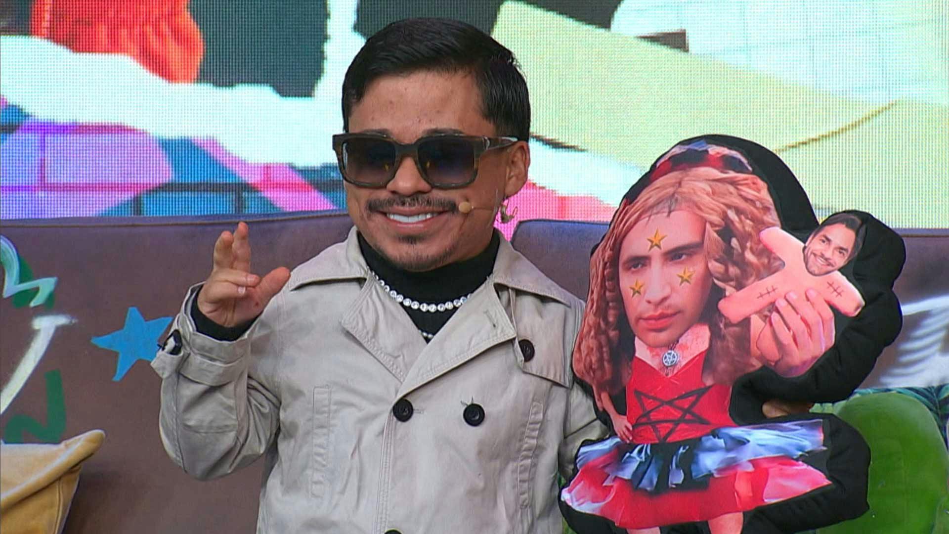 ¡Abelito mandó una n*d* al chat del trabajo! 