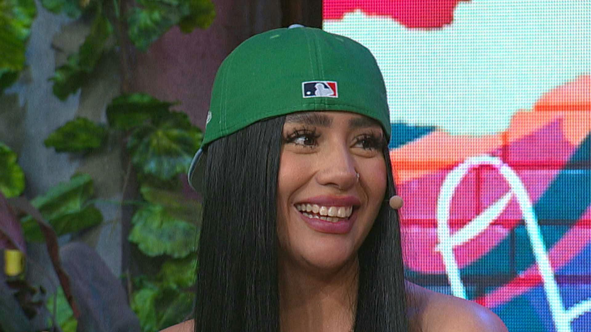 ¡Lo más rico del Reggaetón romántico con Santa Griega! 