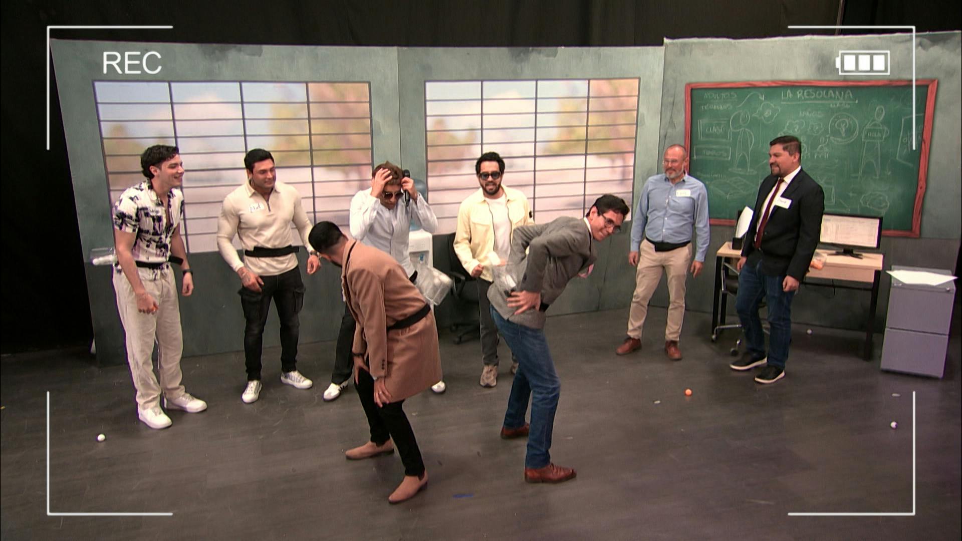 ¡Competencia de Perreo entre Godínez y Mirreyes!