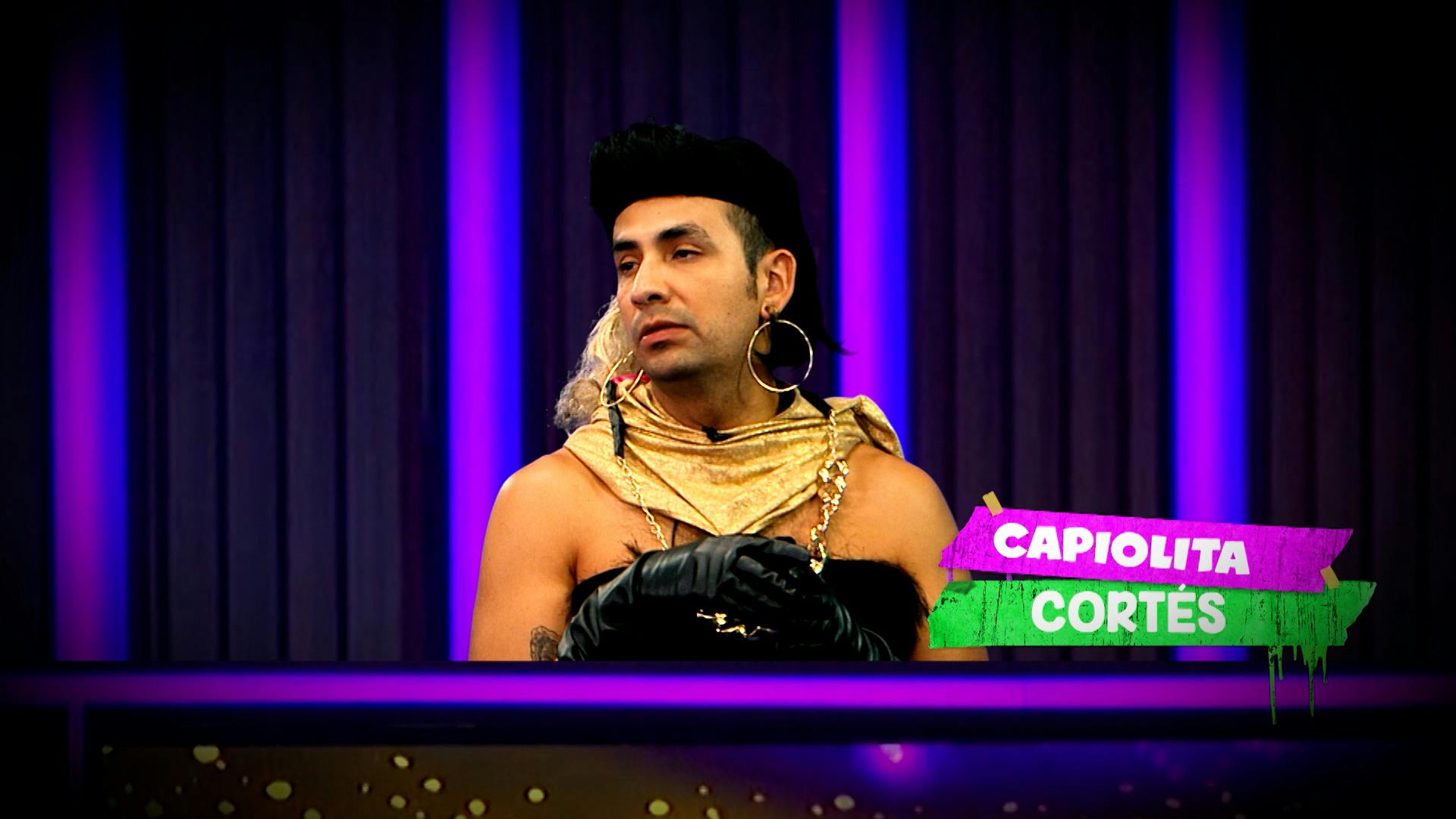 ¡Lola Cortés y su vestuario de Caballero del Zodiaco! 