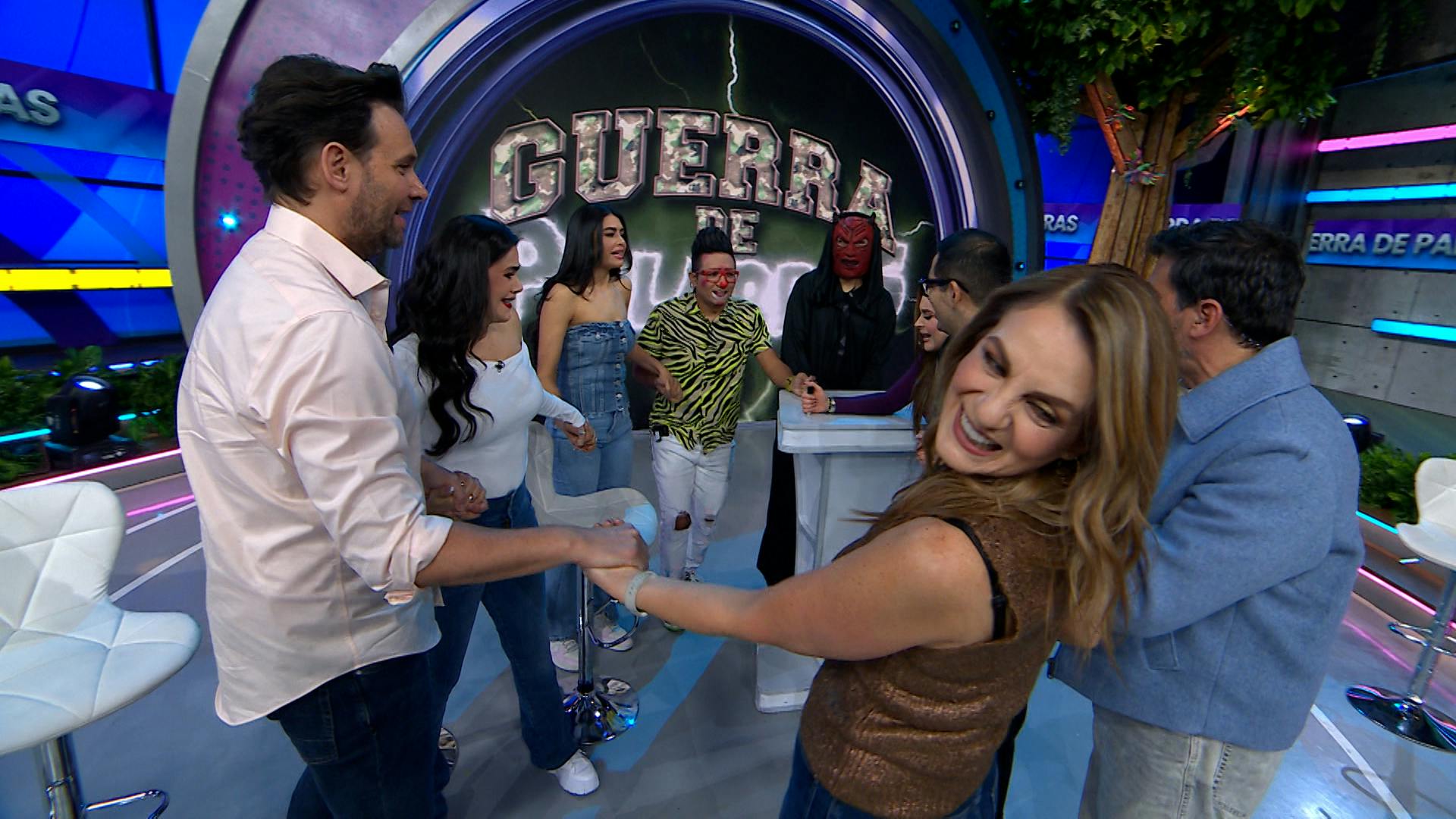 Programa 18 noviembre 2024 Parte 1 | ¡Electrizante juego Guerra de Palabras!