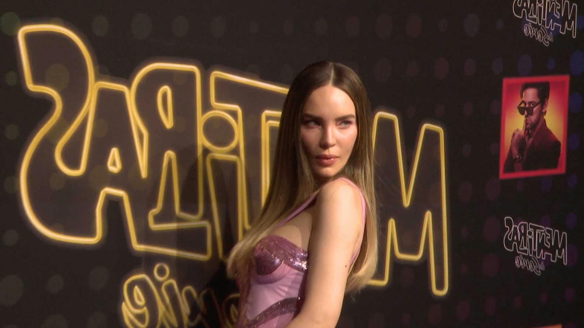 Belinda roba cámara en la presentación de "Mentiras, La Serie"