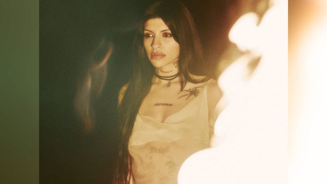 Mujer que ventiló pasado de Cazzu, recibe amenazas... ¡Teme por su vida!