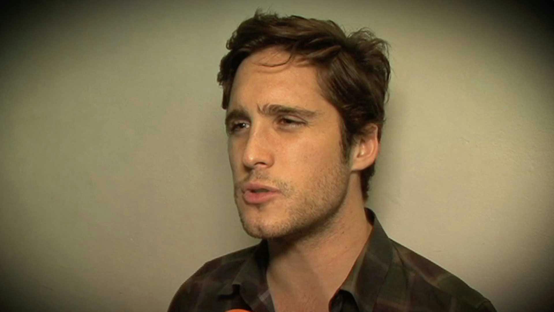 Diego Boneta se deslinda de la demanda a la serie de Luis Miguel