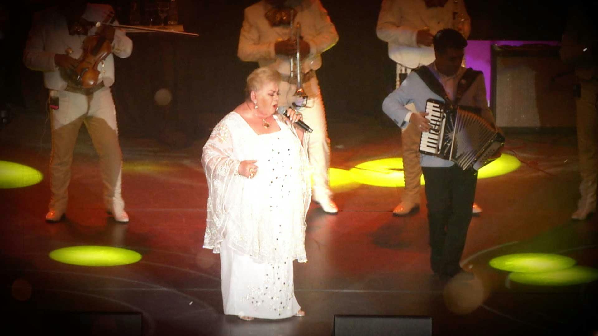 Dan el último adiós a Paquita la del Barrio rodeada solo de sus familiares