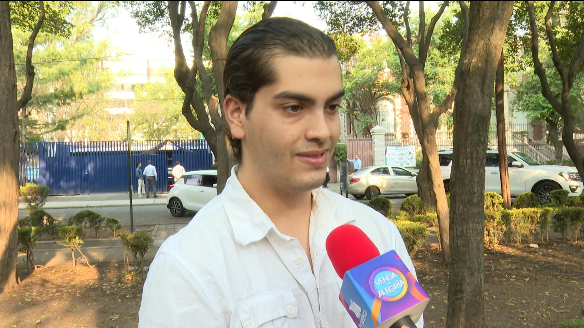 José Emilio Fernández extraña mucho a su mamá, Mariana Levy, en estas fechas