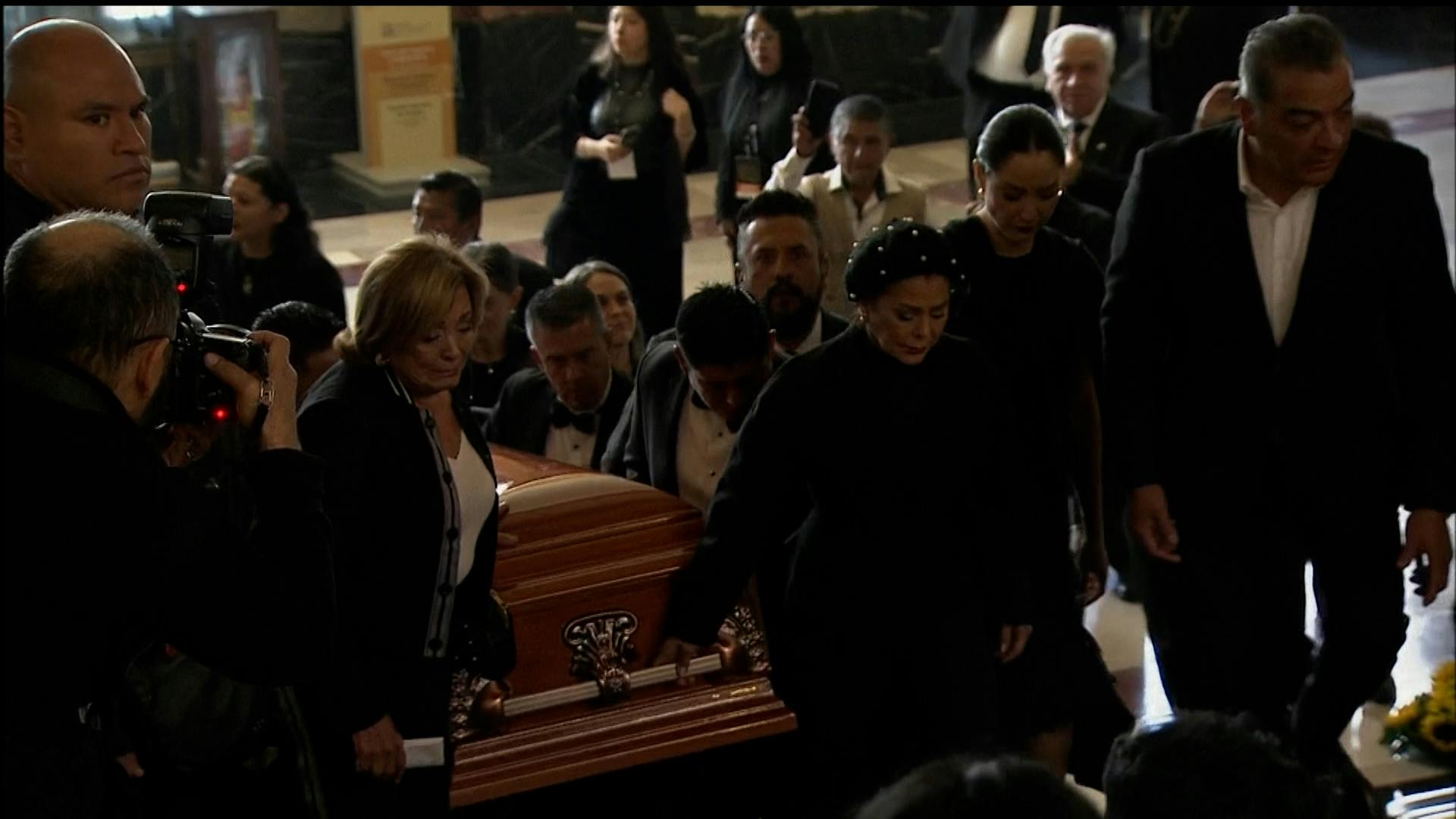 Flor Rubio informa cómo serán repartidos los bienes en testamento de Silvia Pinal