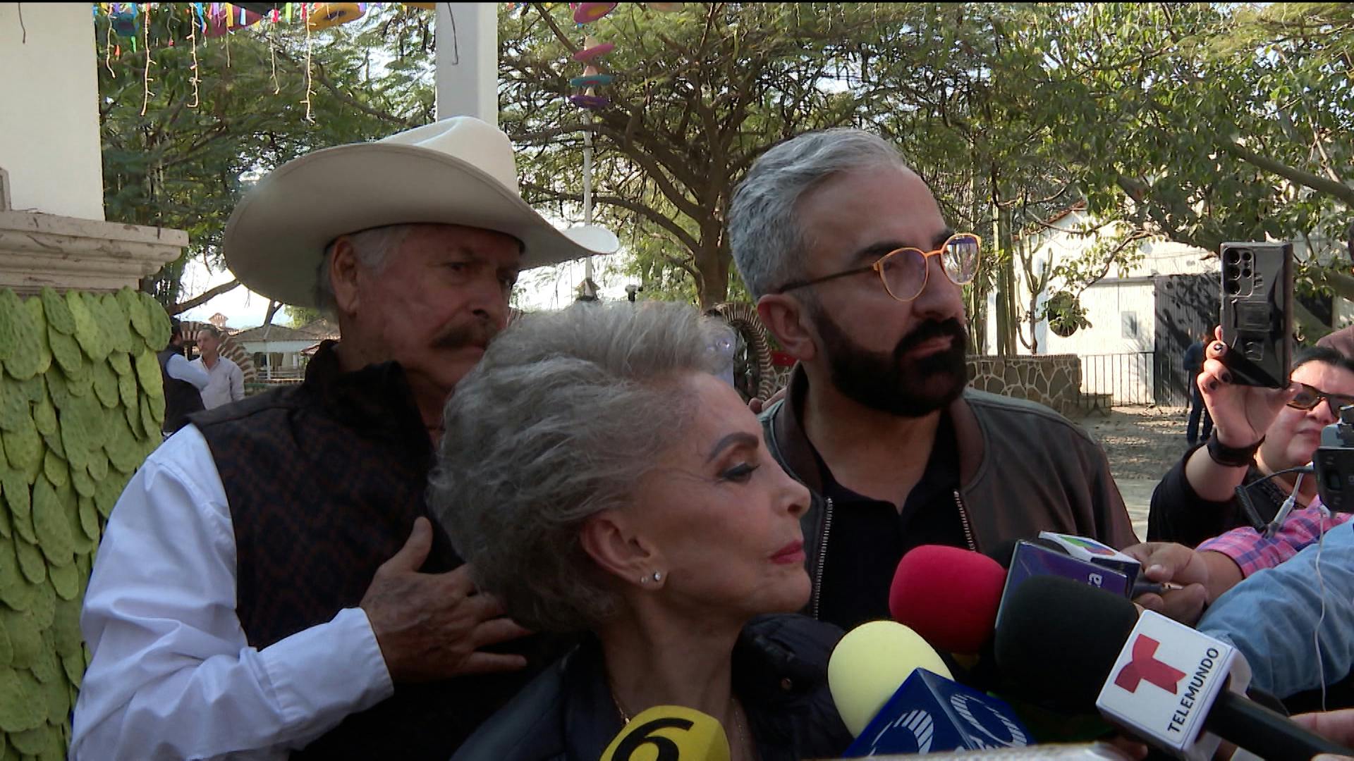 Fans de Vicente Fernández se reunieron en el rancho 'Los Tres Potrillos' para recordarlo
