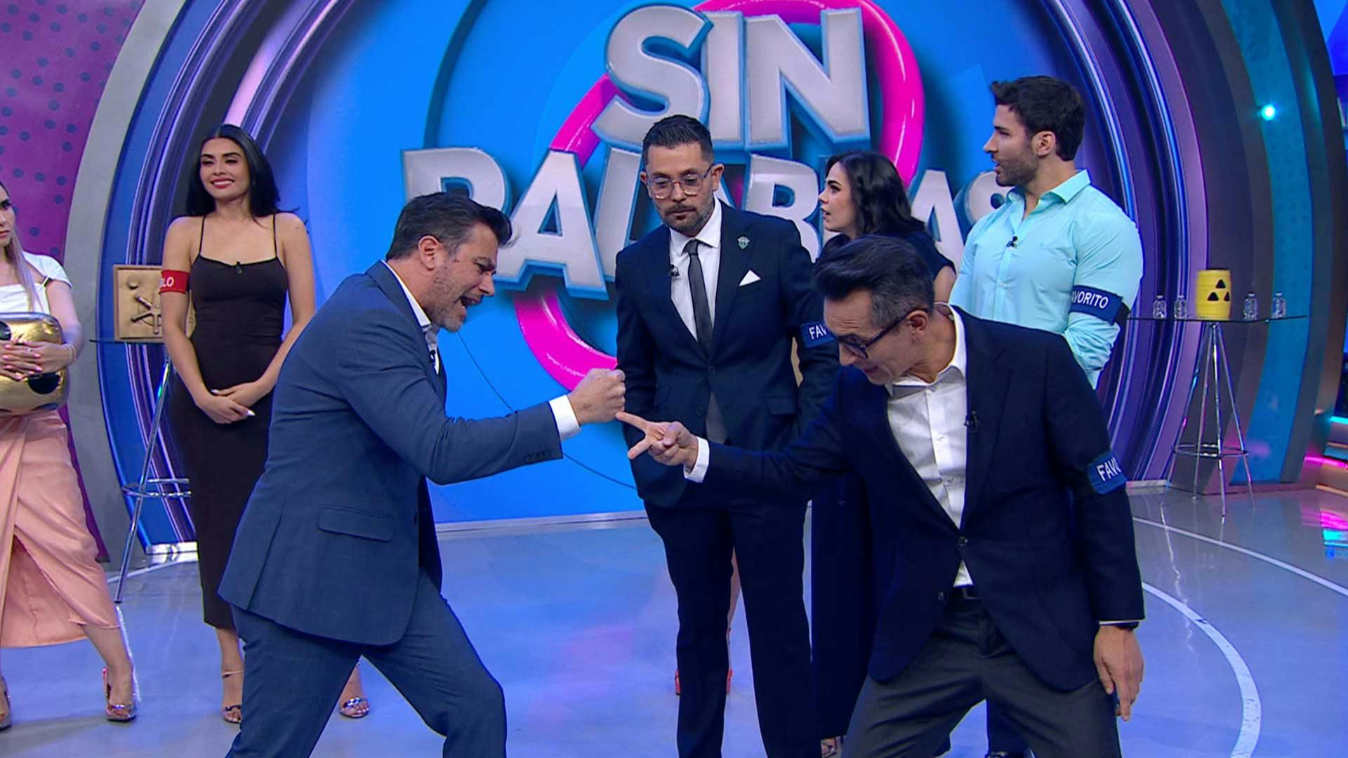 Divertido enfrentamiento entre Pueblo y Favorito en el Sin Palabras... ¿Quién ganó?