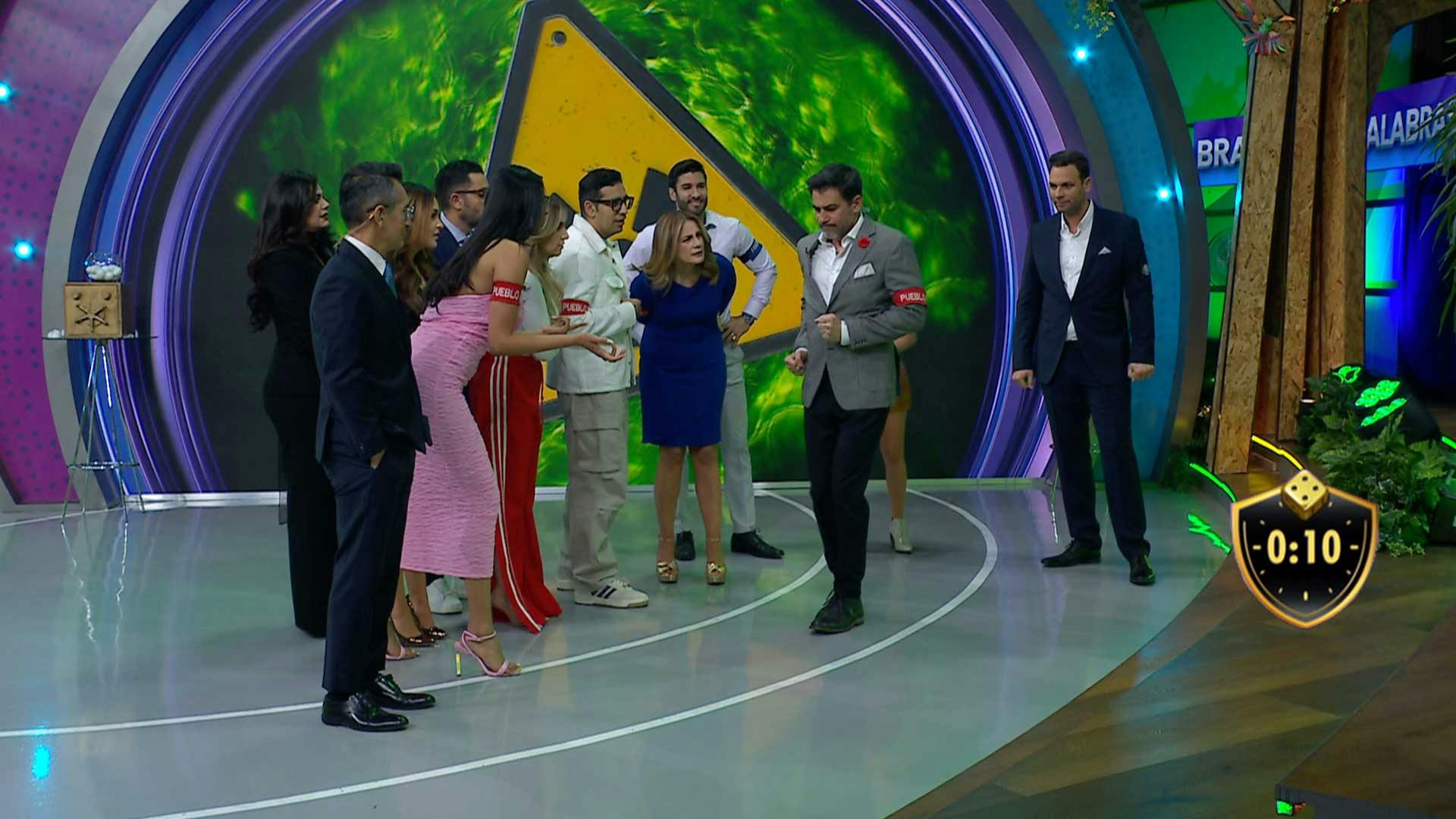 Pueblo y Favorito se enfrentan en divertida batalla del Sin Palabras... ¿Quién ganó?