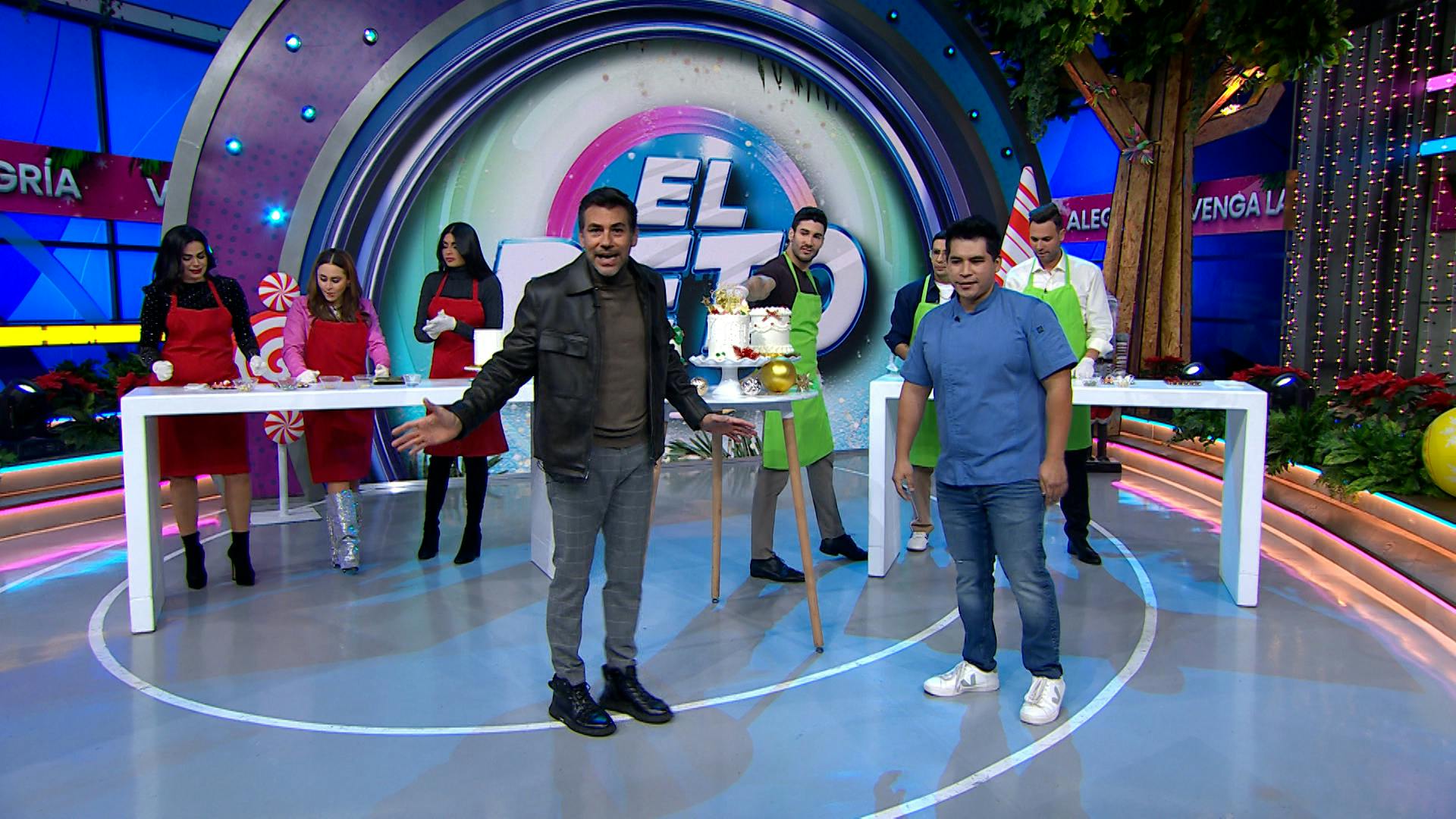 ¿Qué tan buenos son los conductores al decorar un pastel navideño?