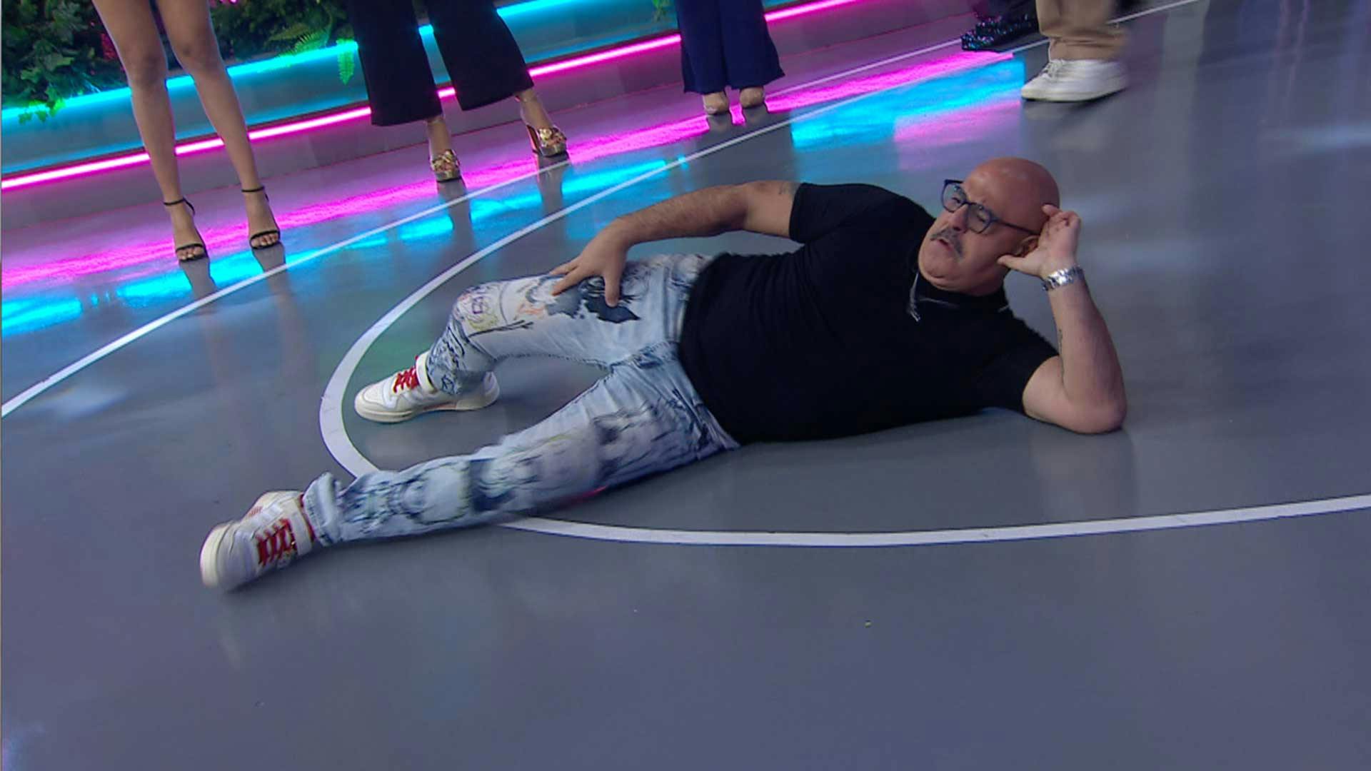 ¡Casasola vino a retar a Capi Pérez en un ardiente duelo de baile!