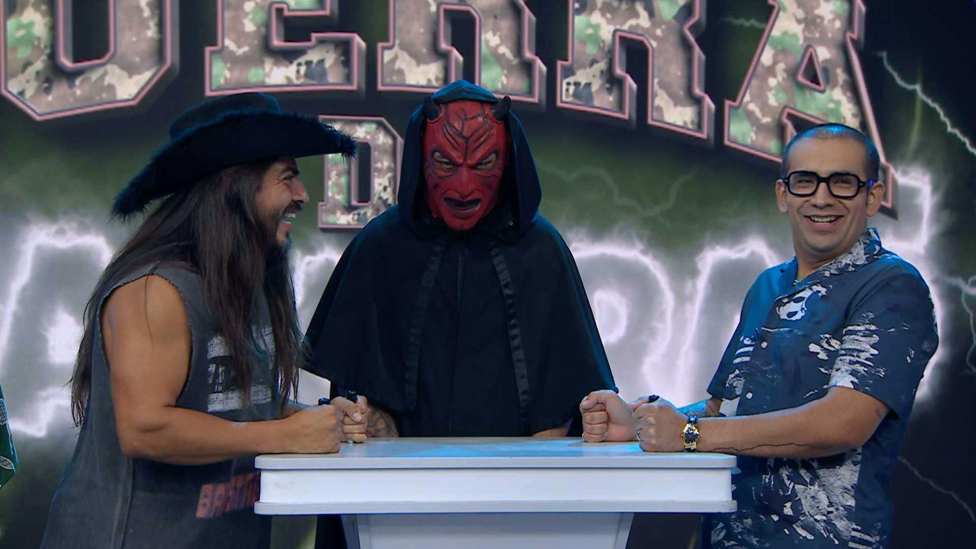 ¡El Rey Grupero le ganó a Capi Pérez en la Guerra de Palabras!