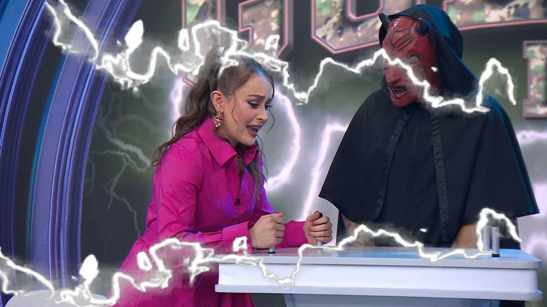 ¡Un juego de Guerra de Palabras, electrizante! Junto a Viviann Baeza
