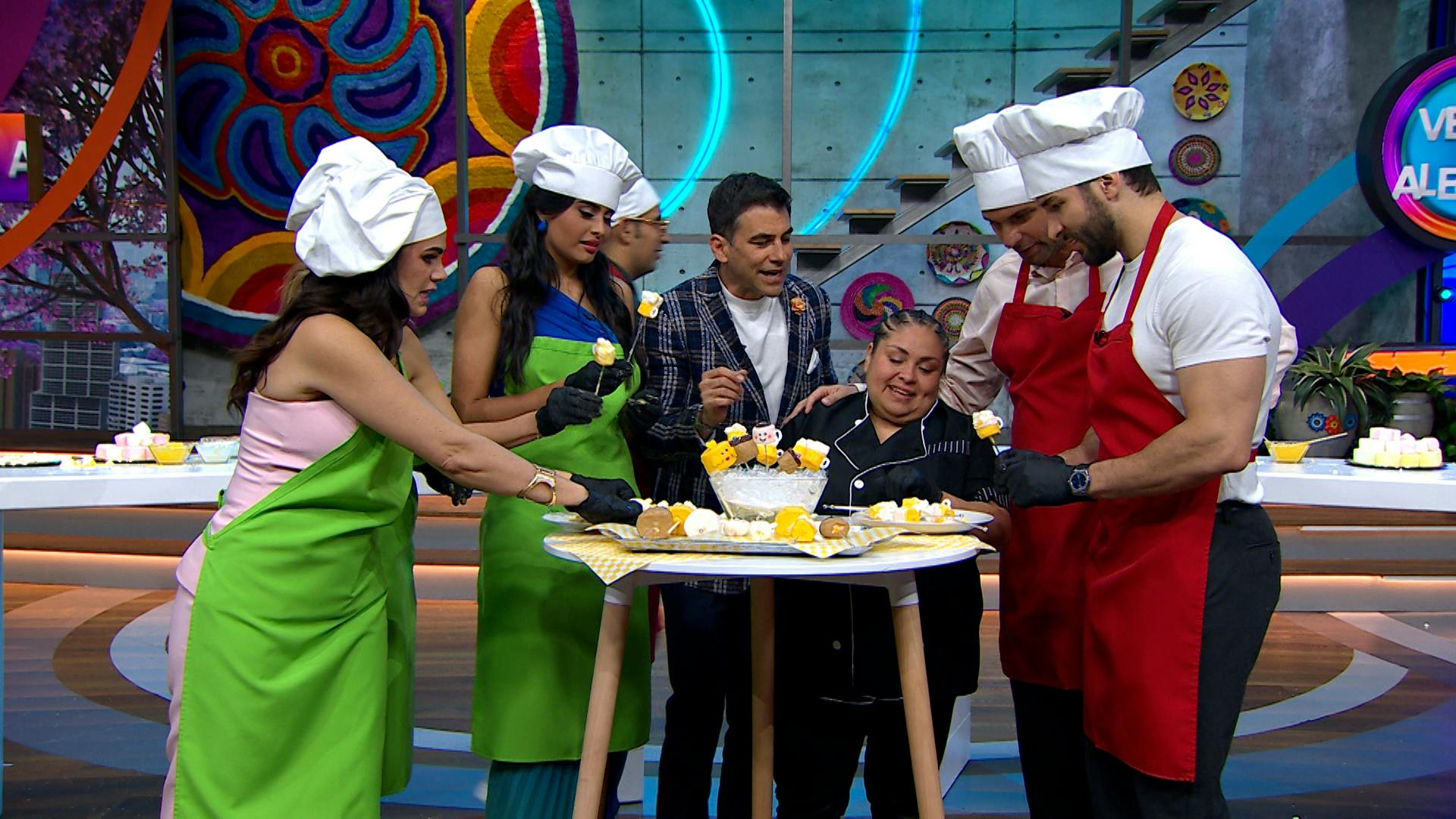 Averigua si nuestros conductores tienen la habilidad para decorar paletas de bombón