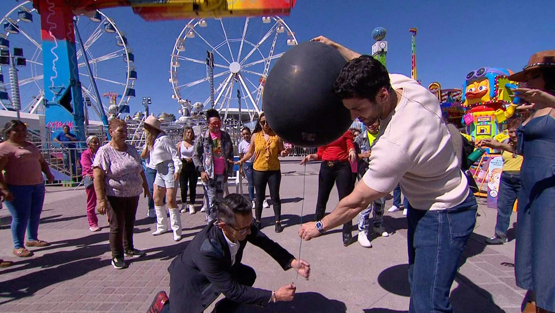 ¡Nos divertimos con el público de León, jugando al Globo Explosivo!
