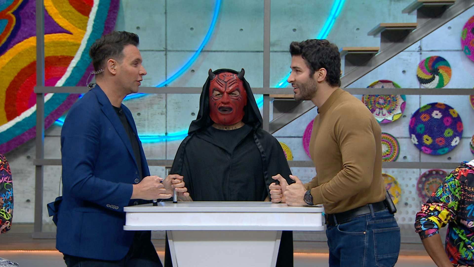 ¡Los nervios son traicioneros al estar frente al verdugo en Guerra de Palabras!