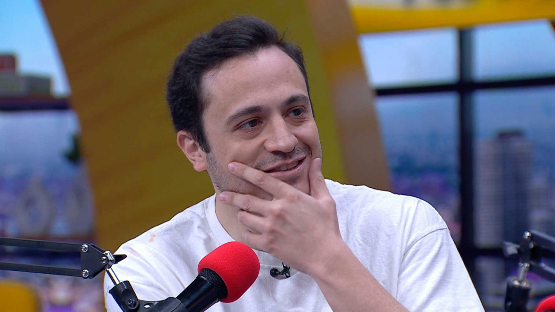 Richie O'Farril cuenta su historia de ebriedad y sobriedad a través de 'Corto Circuito'