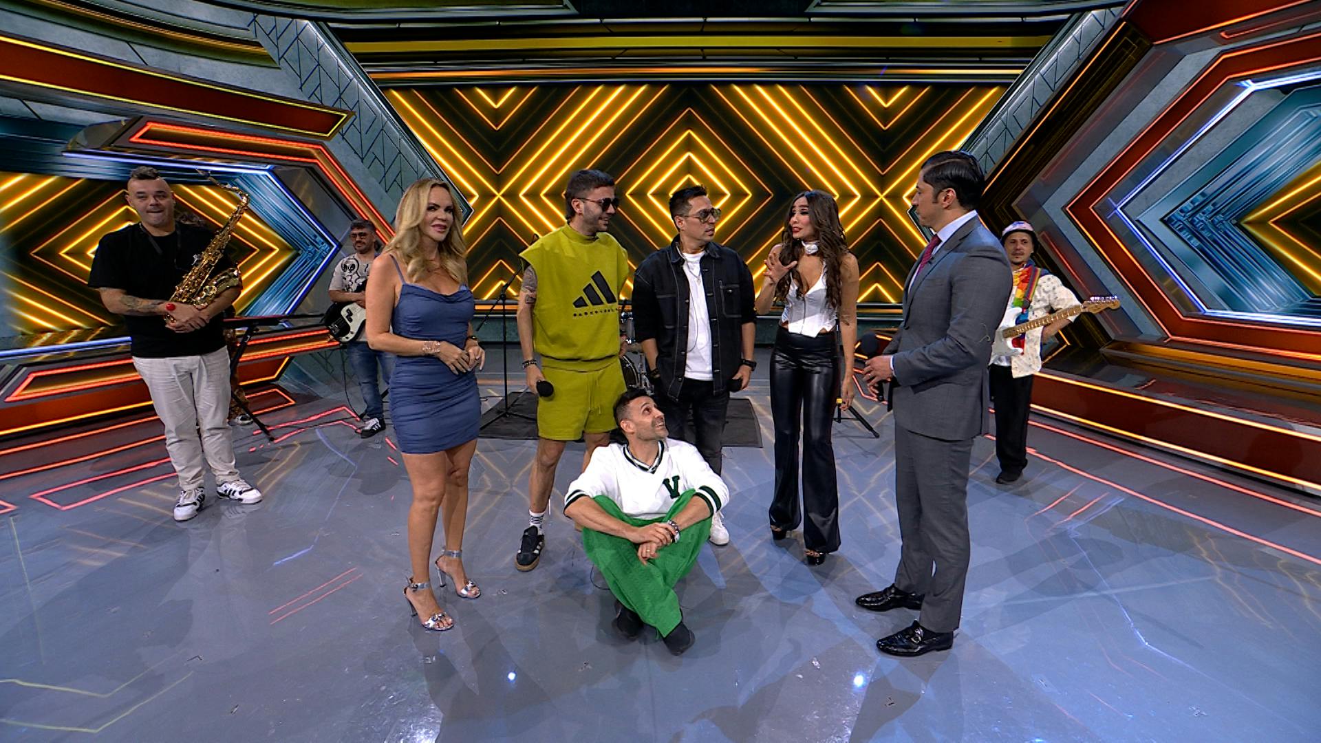 Los Caligaris llegaron al foro de Al Extremo para cantarnos "Kilómetros"