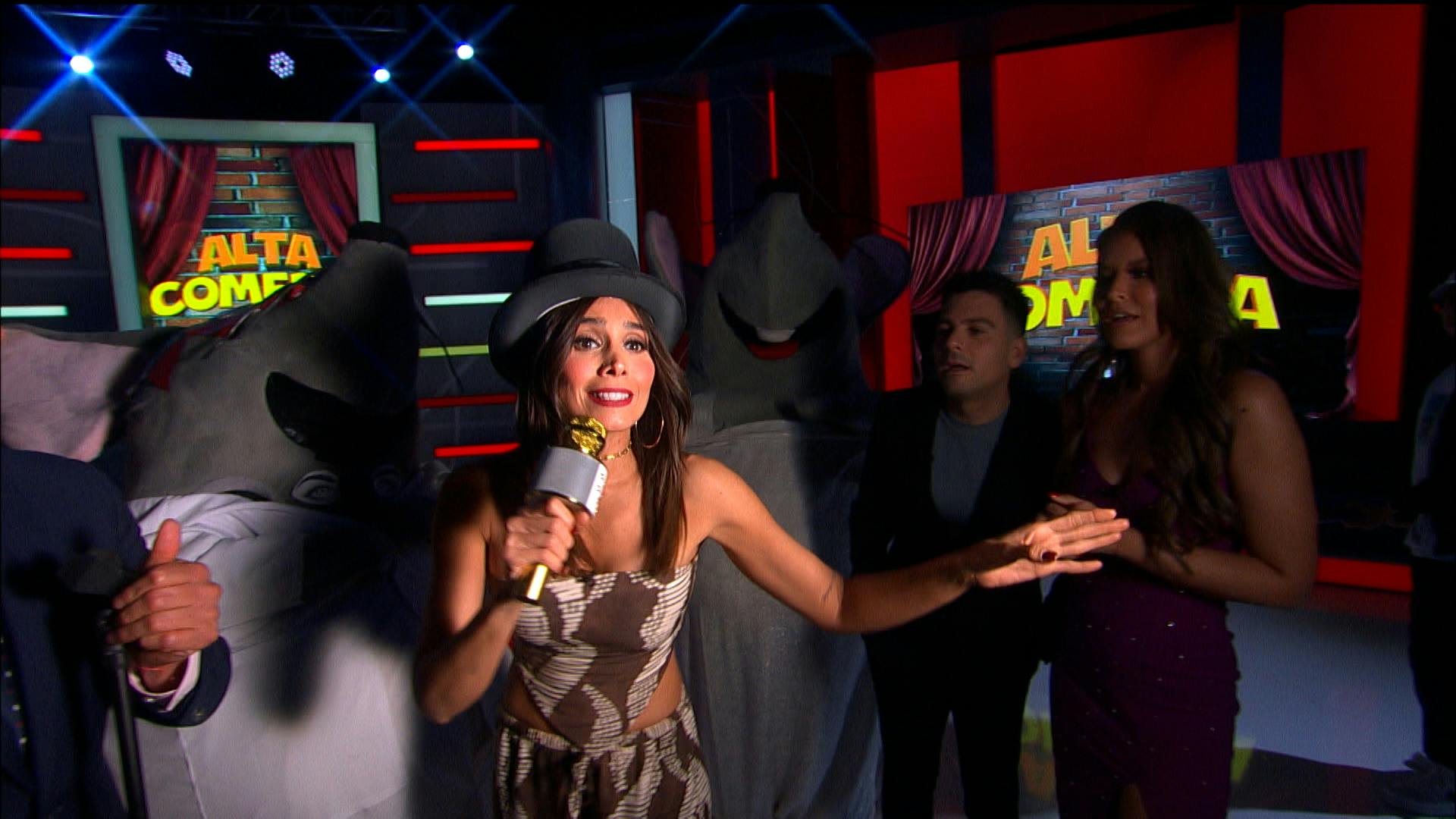 Chistes de superhéroes, de doctores... ¡Alta Comedia con Alex Garza!