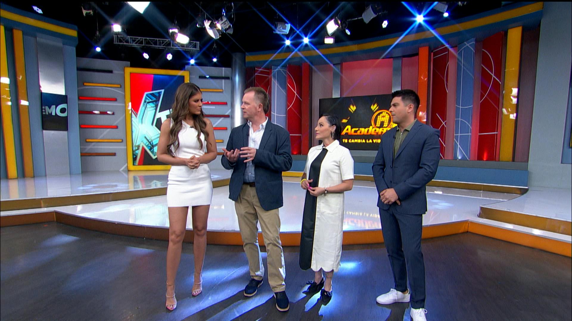 Lola Cortés y Arturo López Gavito, críticos de 'La Academia', en 'Al Extremo'