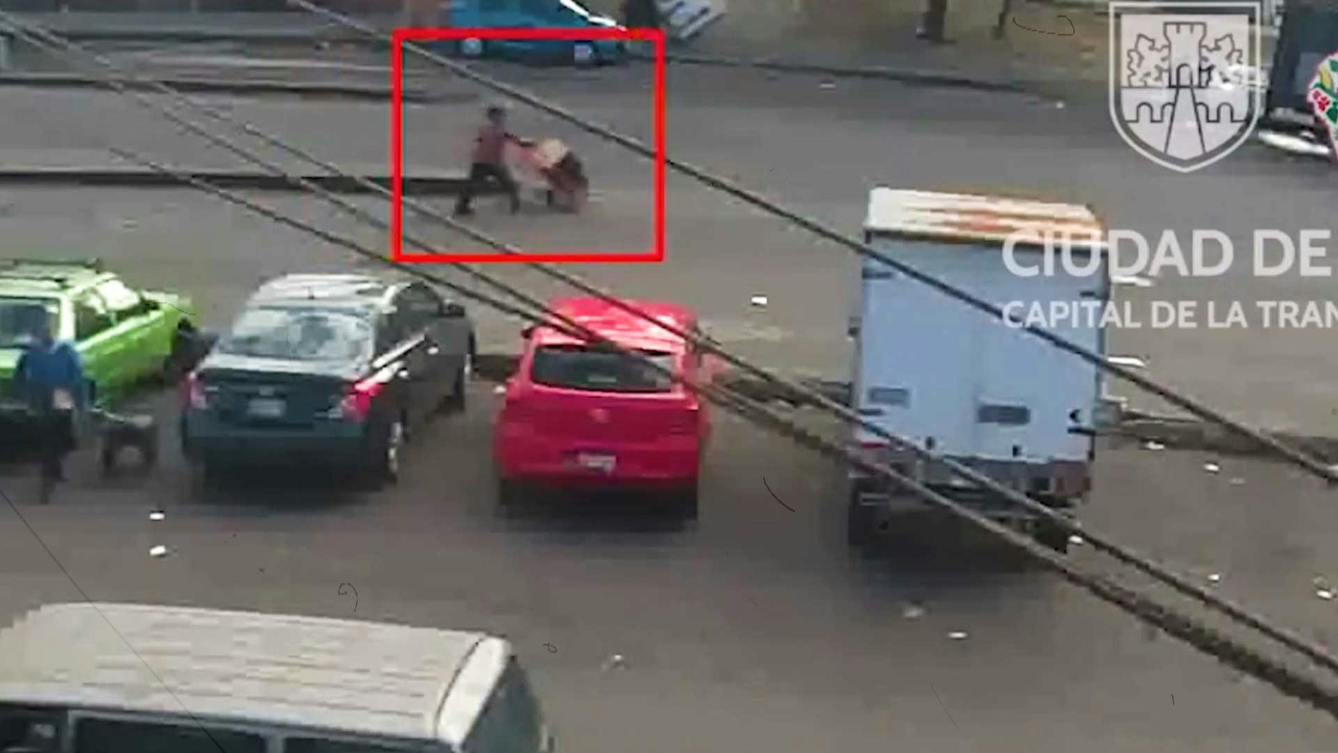 Una rata apareció en la Central de Abastos para robar un diablito con todo y mercancía