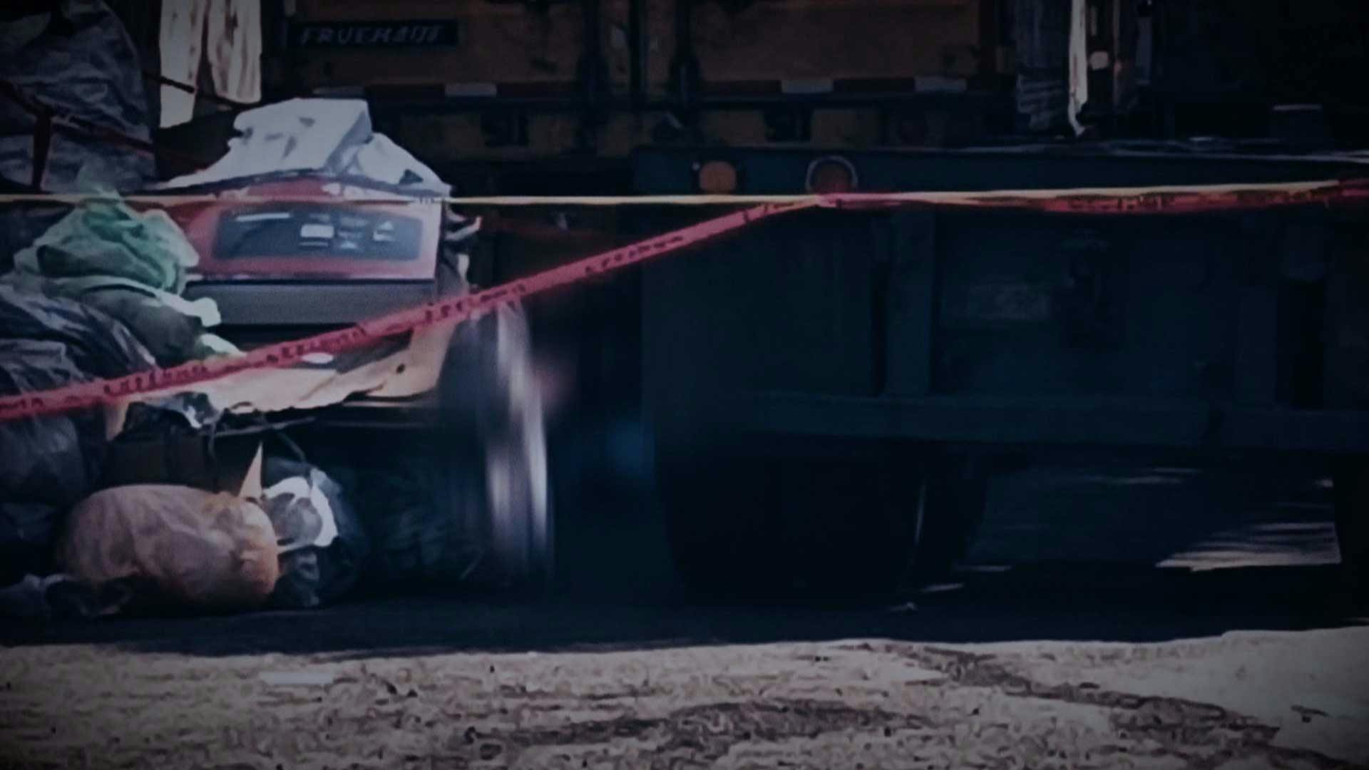 ¡Se lo llevó el tráiler! Un hombre falleció por estar echando 'aguas'