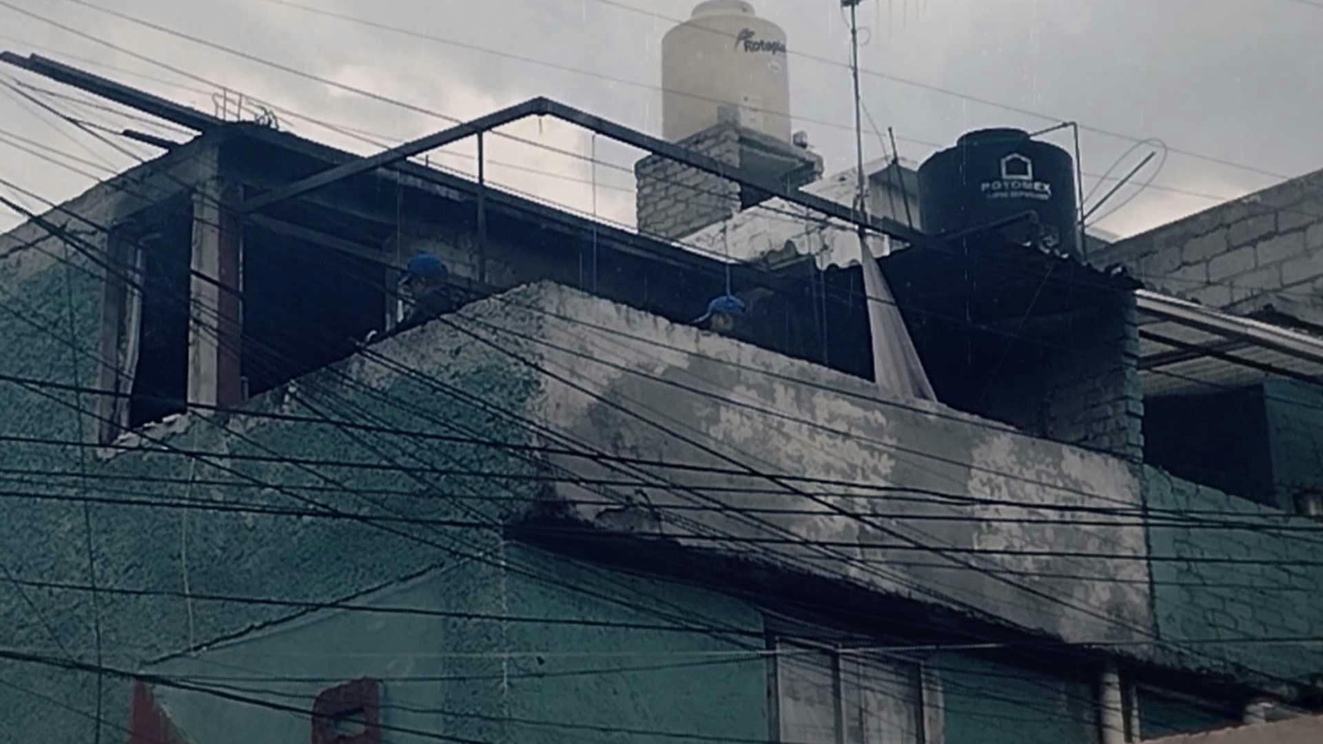 Un incendio en una azotea alertó a los vecinos de la colonia Pensil en la alcaldía Miguel Hidalgo