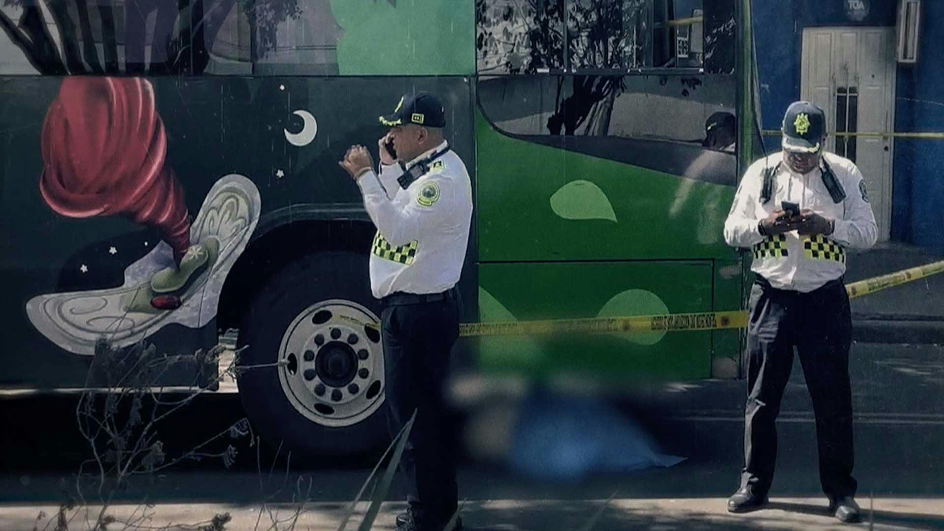 Mujer mayor pierde la vida afuera de una tienda, un camión la embistió