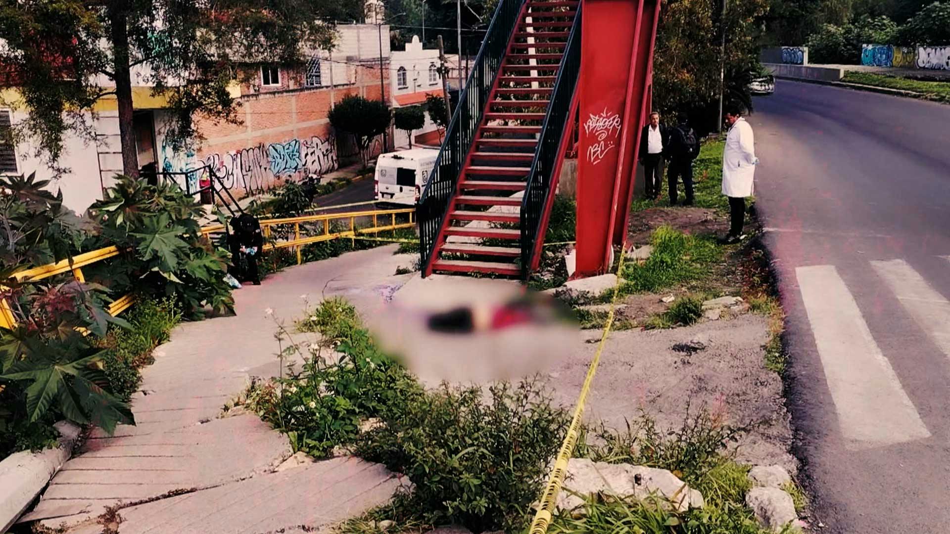 ¡Ensangrentado! Así lo encontraron bajo un puente al ser atropellado