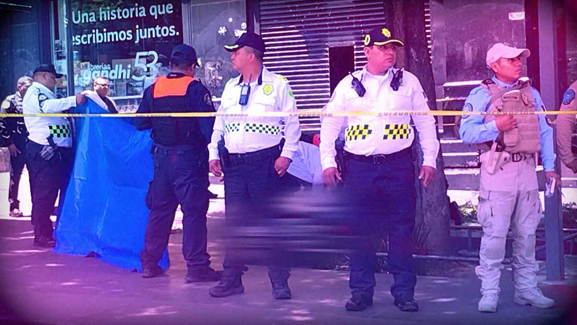 Todo sobre el que cayó desde un sexto piso en el centro de la CDMX