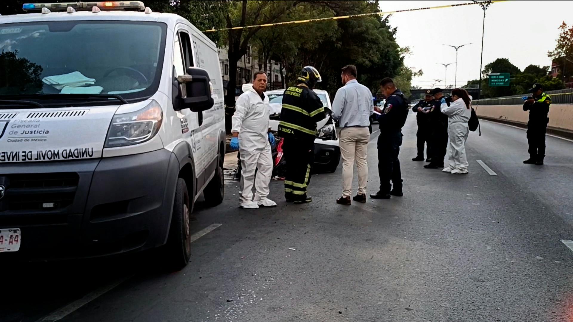 ¡Final escalofriante! Una mujer quedó prensada entre dos vehículos