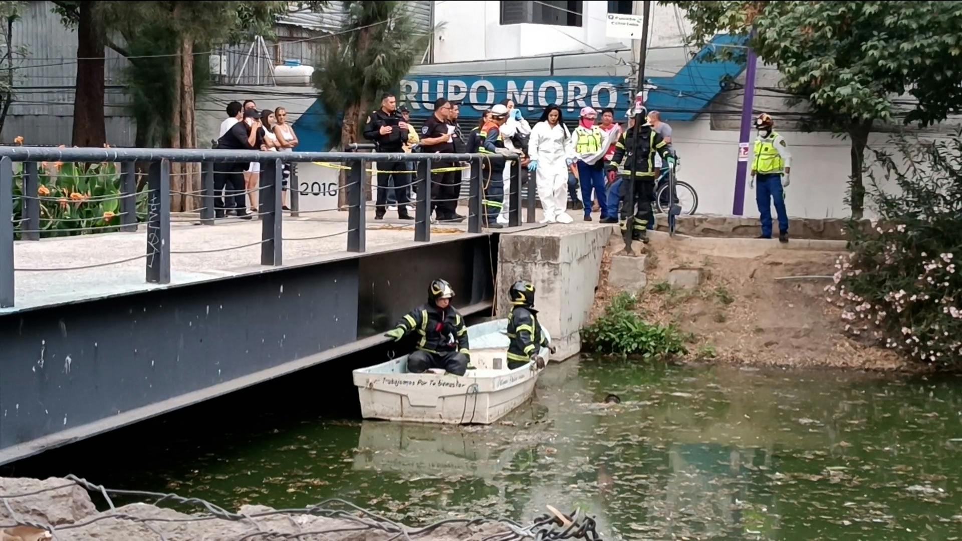 Hallaron el cuerpo de un hombre joven flotando en el río en CDMX