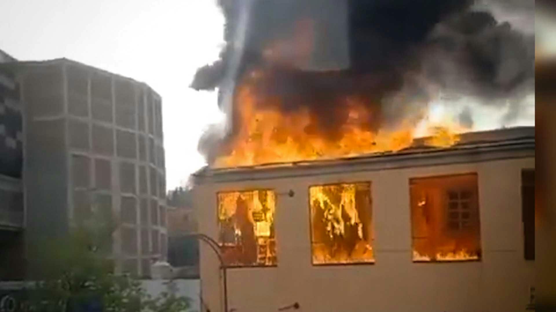 Un restaurante se llenó de fuego en las calles de la Ciudad de México
