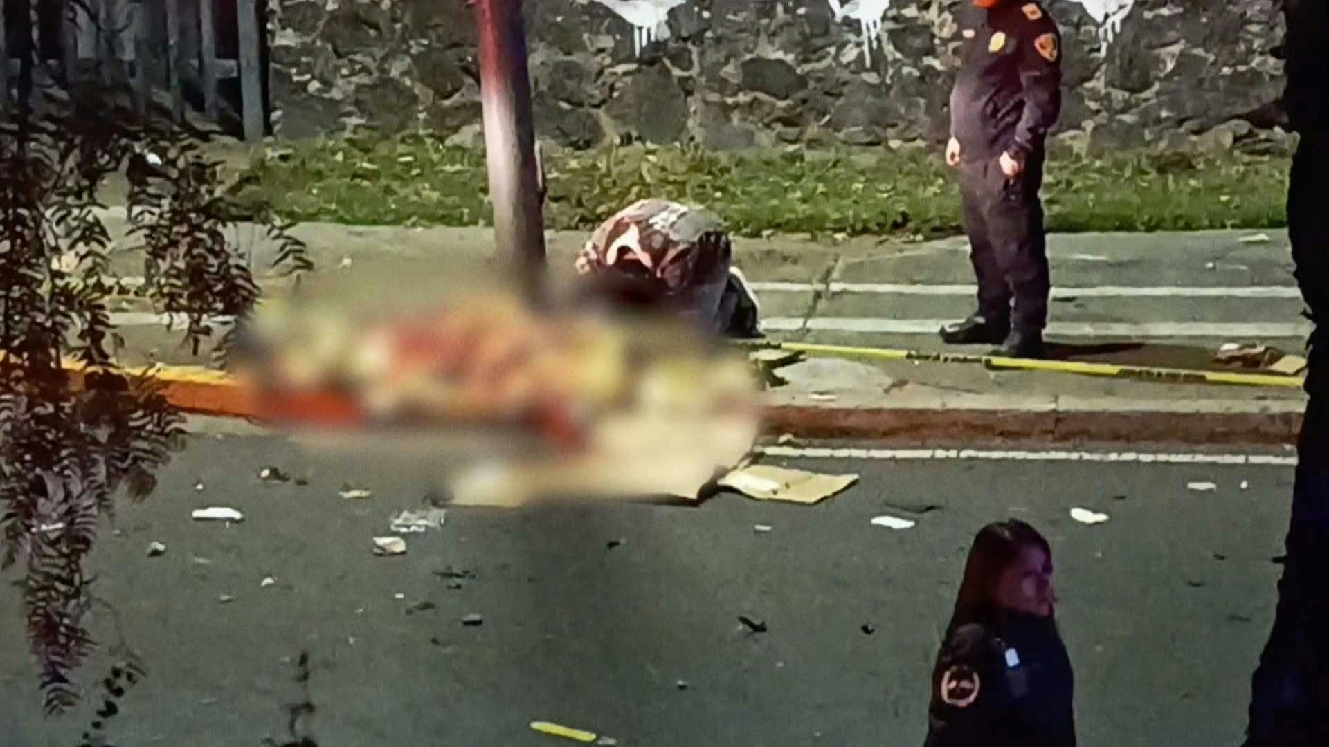 ¡Iban a exceso de velocidad en un taxi y se estrellaron! Uno falleció