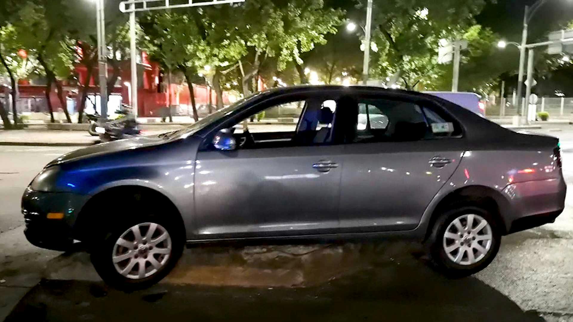 Un vehículo se accidentó en Paseo de La Reforma en la Ciudad de México